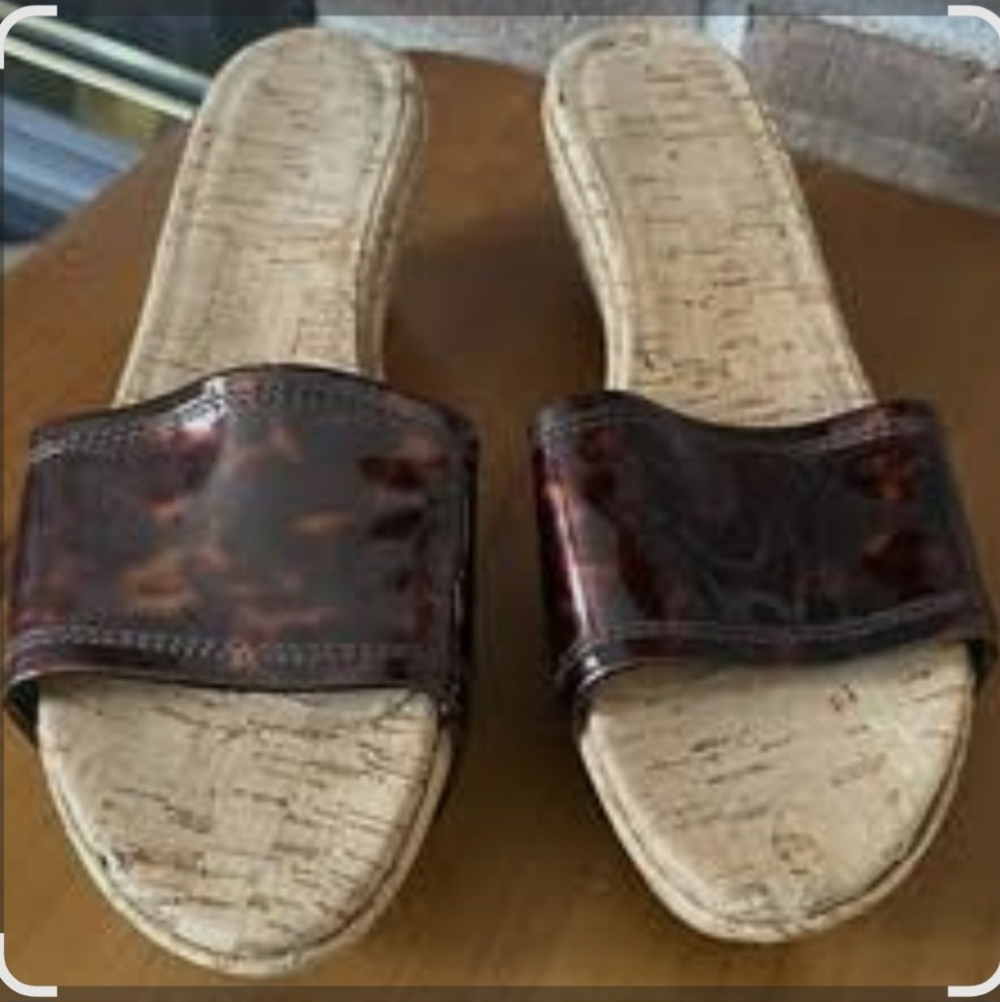 Stuart Weitzman Kimono cork wedge sandals with tortoise-patterned patent leather